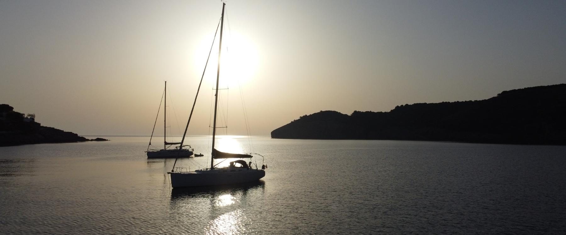 10_Velero-calas-espectaculares-Menorca-Costa-Brava