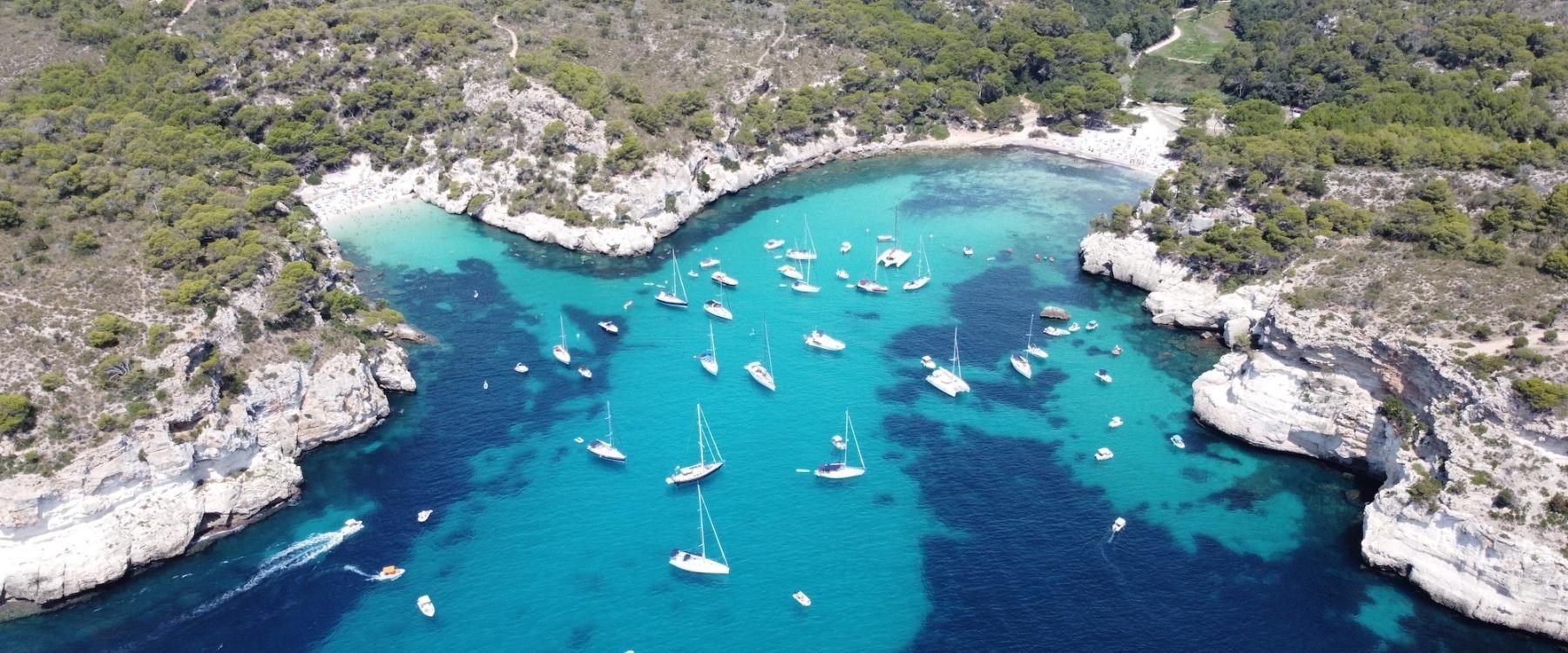 1_Alquilar-Velero-calas-espectaculares-Menorca-Costa-Brava