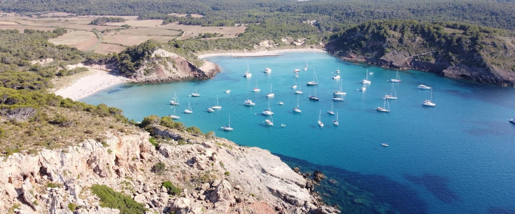 4_Velero-calas-barcelona-espectaculares-Menorca-Costa-Brava
