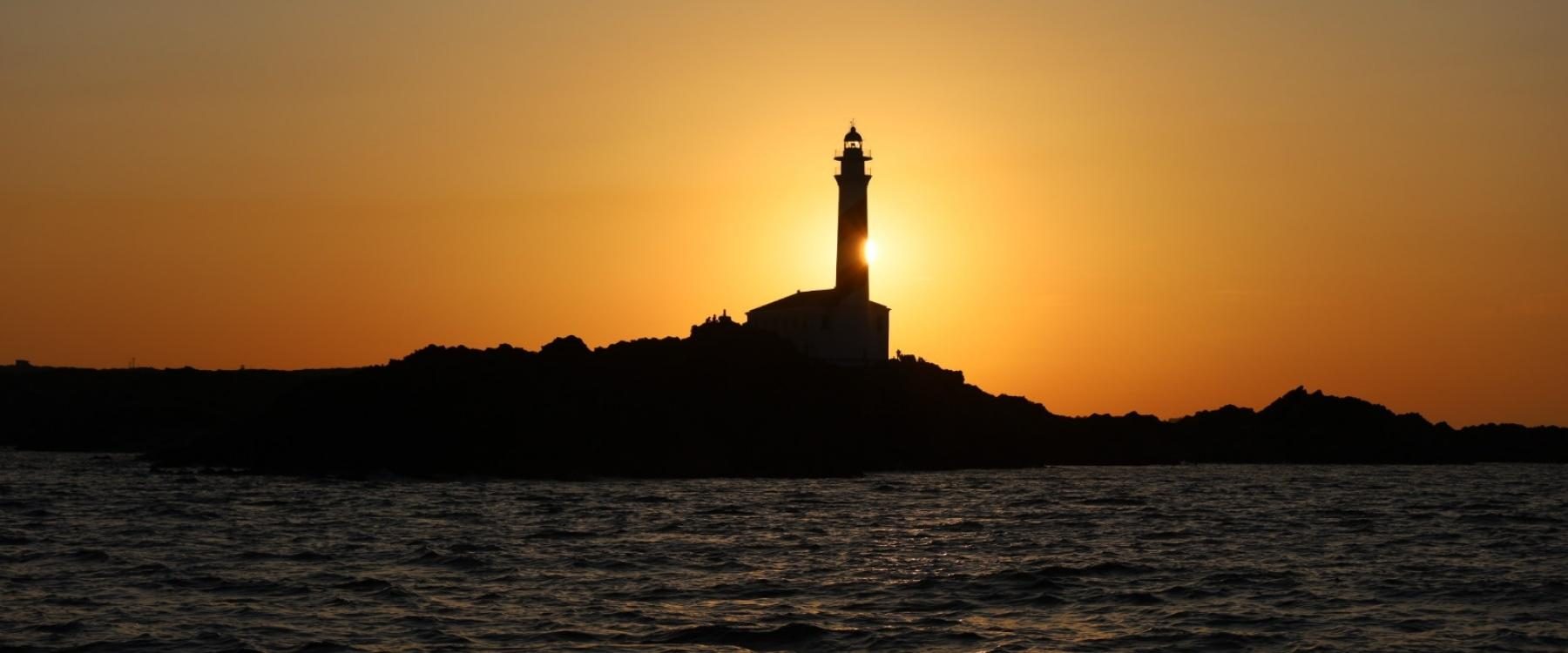 7_Velero-calas-espectaculares-Menorca-Costa-Brava