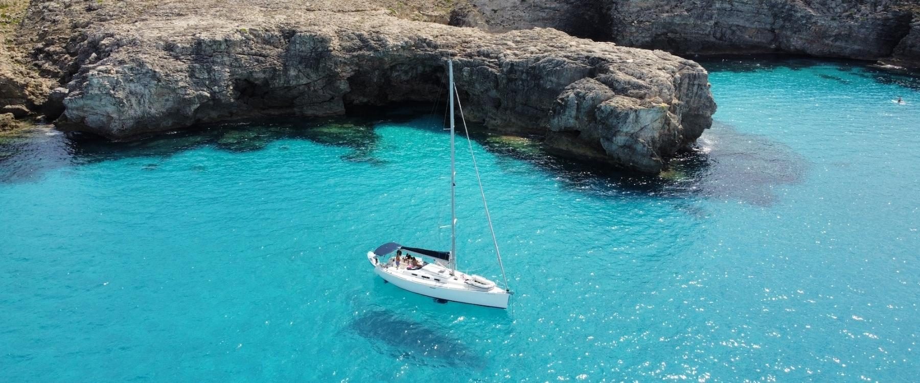9_Velero-calas-espectaculares-Menorca-Costa-Brava