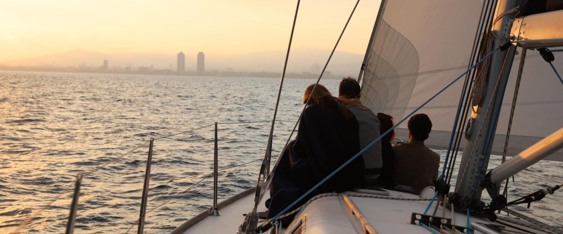 Barcelona-playa-velero_1